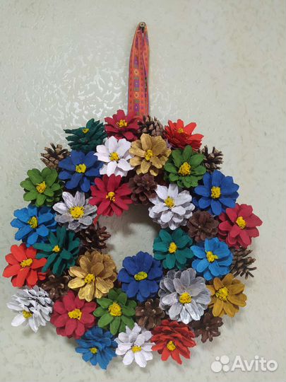 Венок из шишек
