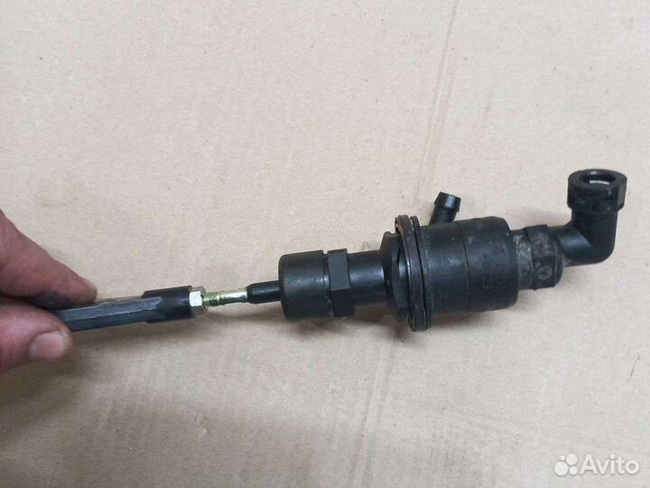 Главный цилиндр сцепления Киа Спортейдж 3