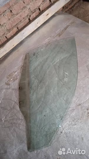 Стекло двери передней правой Mitsubishi Carisma