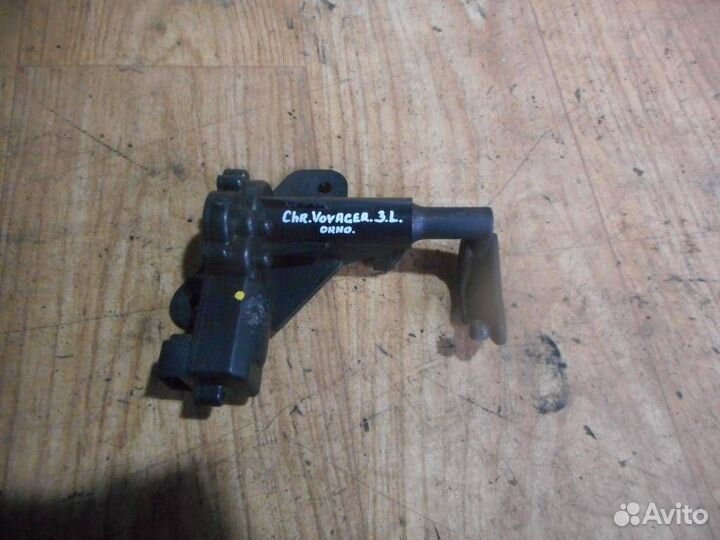 Моторчик стеклоподъемника левый Chrysler Voyager