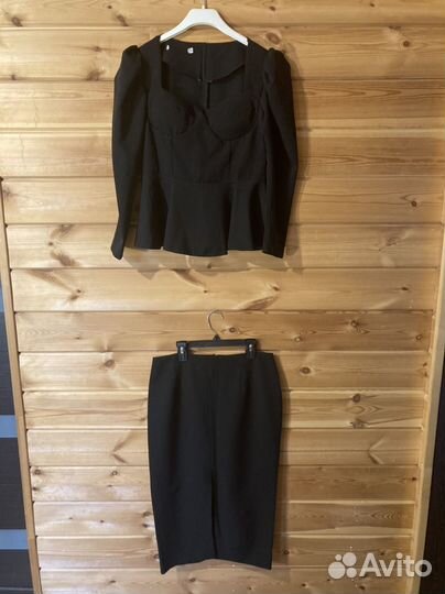 Костюм женский с юбкой