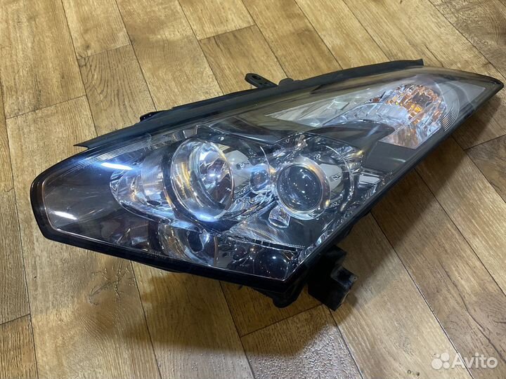 Фара Nissan GT-R