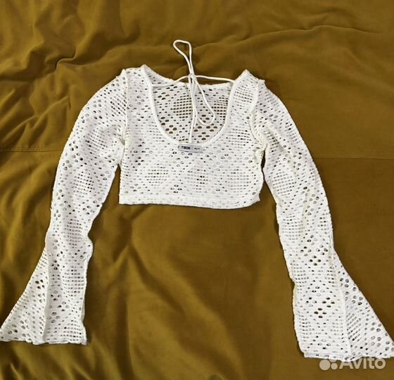 Короткий топ в сетку молочный твое