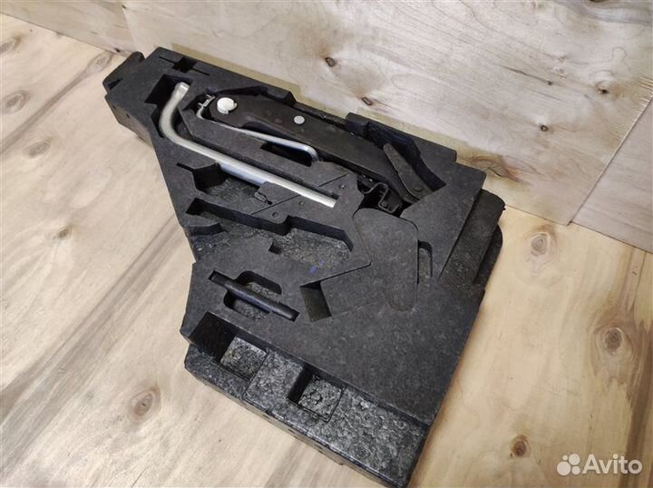 Ниша инструмента Audi A3 8P