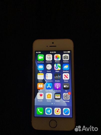 Телефон iPhone se 2016