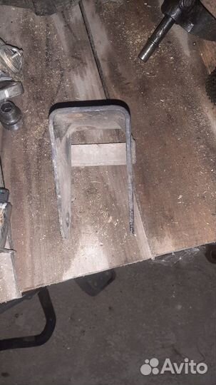 Крепление двигателя на Джили Эмгранд