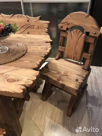 Стол из массива дерева