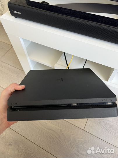 Игровая приставка ps4