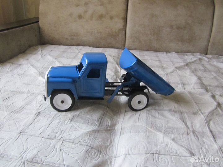 Машина-винтажная 50-х годов. Самосвал лтз