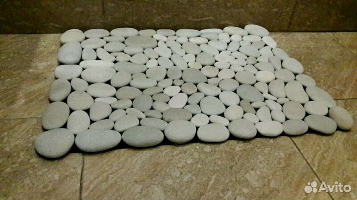 Коврик из морских камней