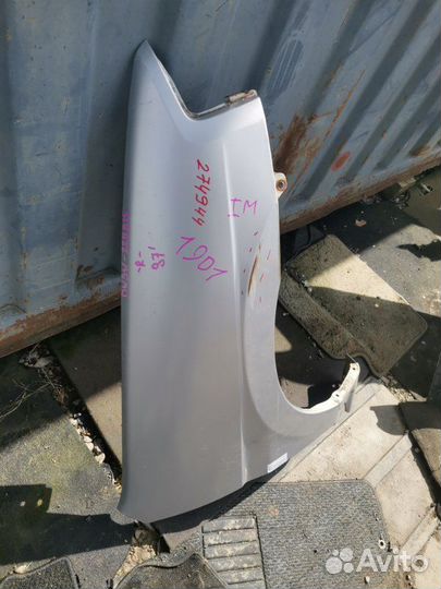 Крыло переднее правое Mazda Demio DW3W