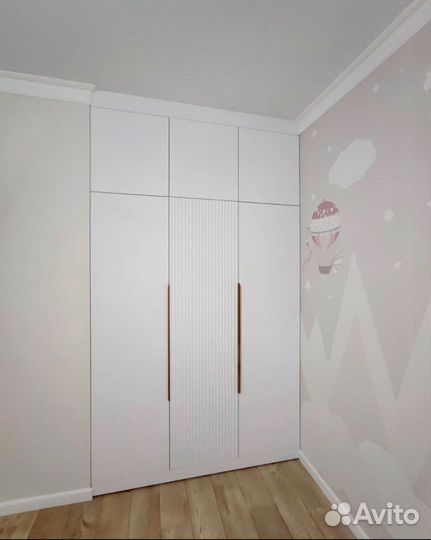 Распашной шкаф в спальню