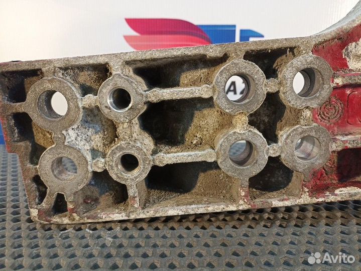 Кронштейн бампера правый