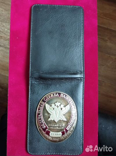 Жетон с кожаной обложкой налоговой полиции