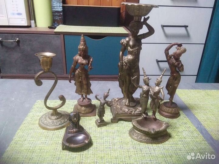 Статуэтки бронзовые