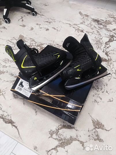 Коньки хоккейные