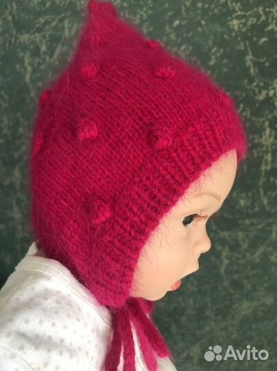 Очень симпатичная шапочка с шишечками для девочки