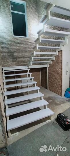 Лестница на каркасе