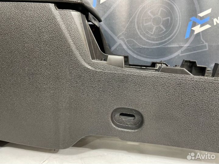 Подлокотник передний Ford Explorer U251 4.6L 3V V8