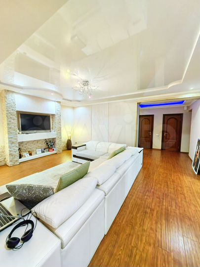 Коттедж 335,8 м² на участке 10 сот.