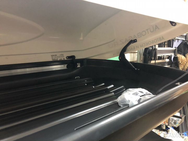 Автобокс Коффер 430 литров. белый