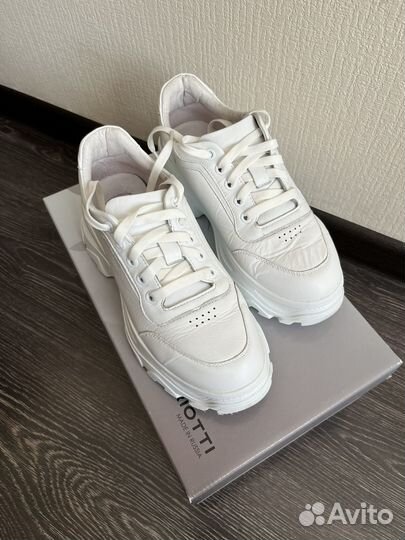 Кроссовки женские кожаные