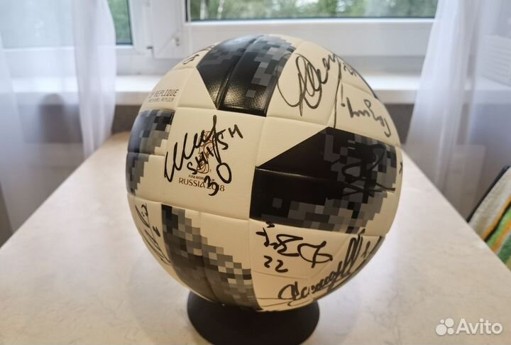 Футбольный мяч с автографами сб Россия чм 2018