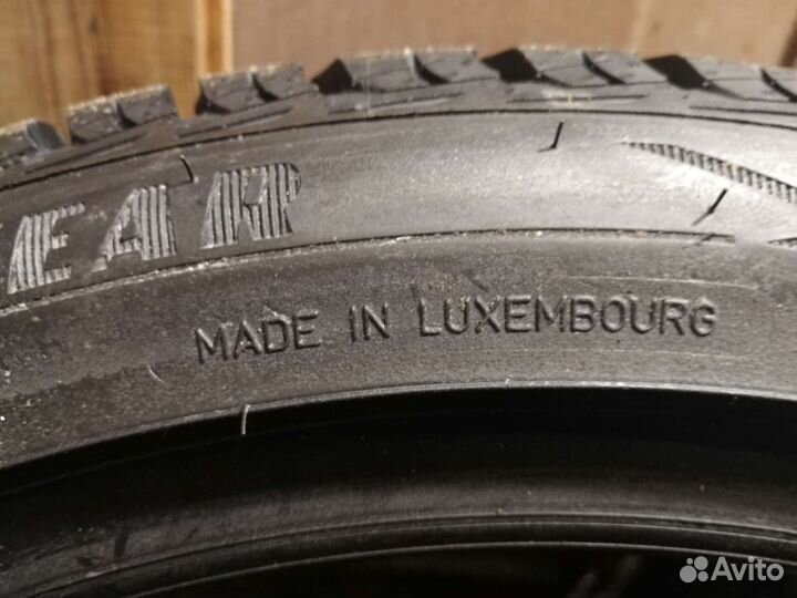 Goodyear UltraGrip Ice 2 215/45 R17 91T