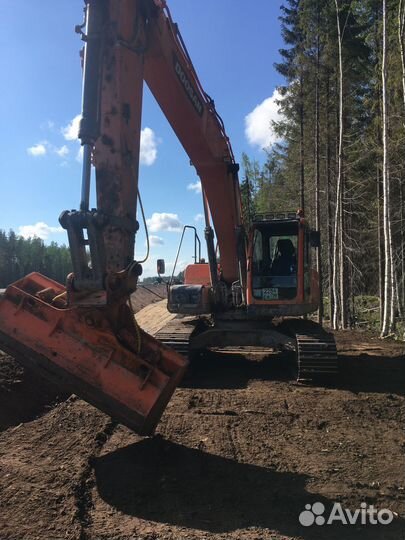 Машинист гусеничного экскаватора