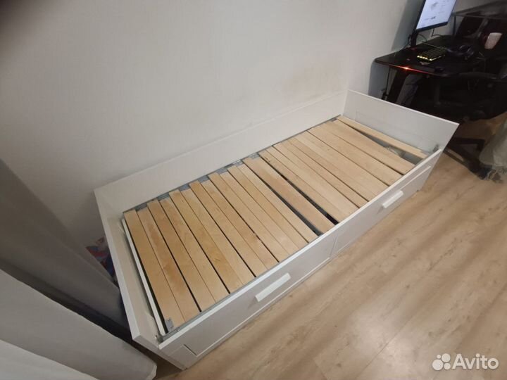 Кровать IKEA brimnes