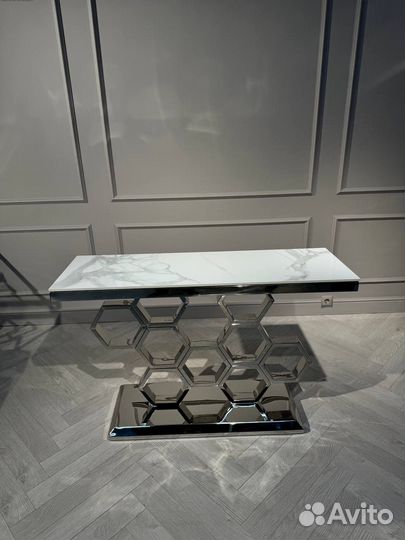 Дизайнерский стол