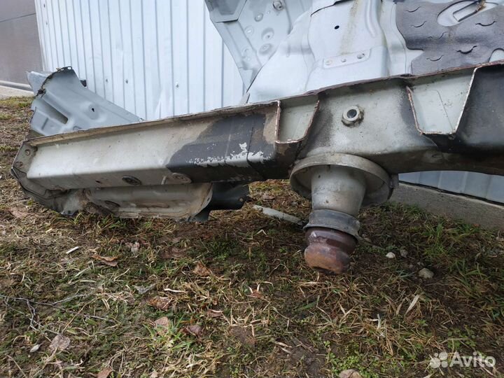 Hyundai elantra V md задняя левая арка,порог