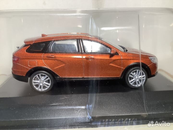 Модель автомобиля LADA vesta SW cross 1:43 деа