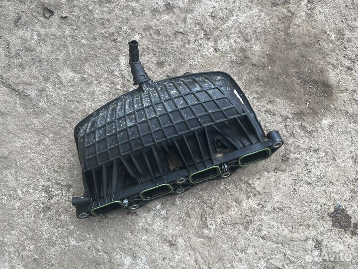 Коллектор впускной Volkswagen Golf 6