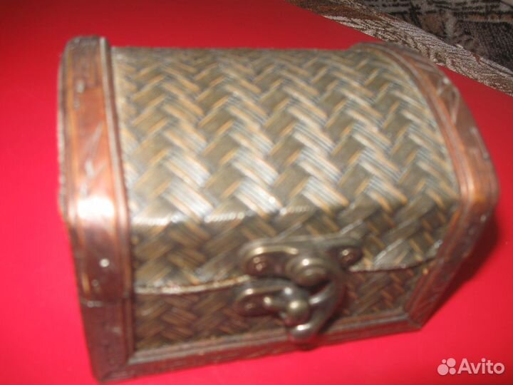 Шкатулки и зеркала