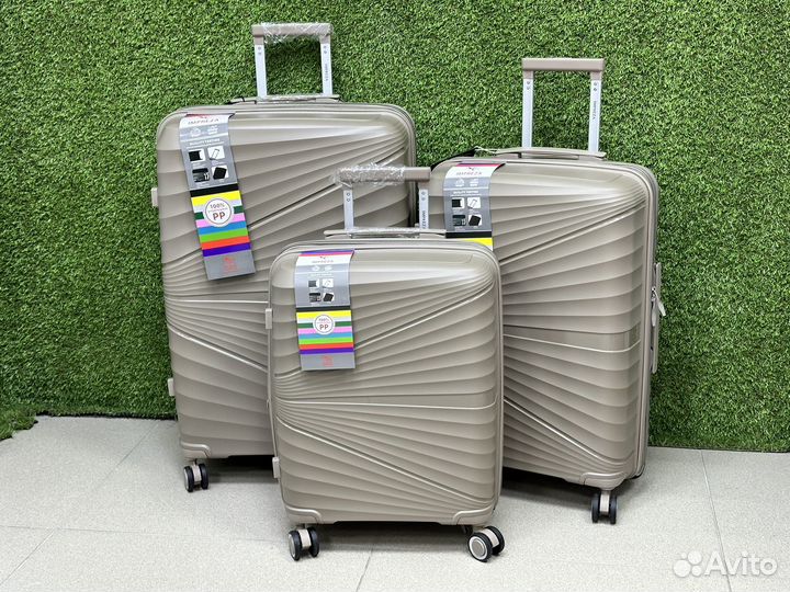 Чемоданы на колесах из полипропилена