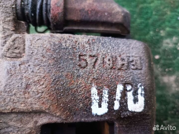 Суппорт передний правый Дэу Магнус 2002 г