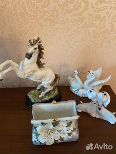 Три статуэтки