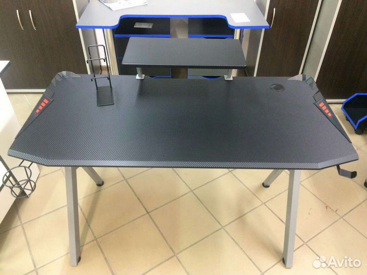 Стол компьютерный игровой