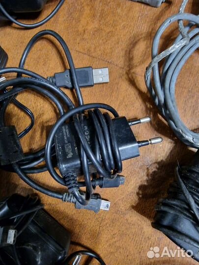 Зарядное устройство для телефона разные