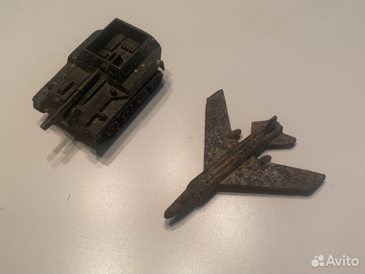 Самолёт Ту 24 и танк СССР