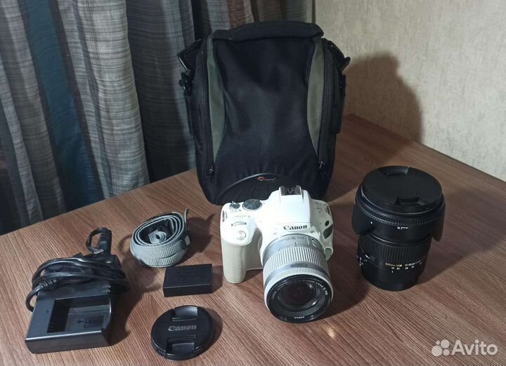 Зеркальный фотоаппарат canon 200D