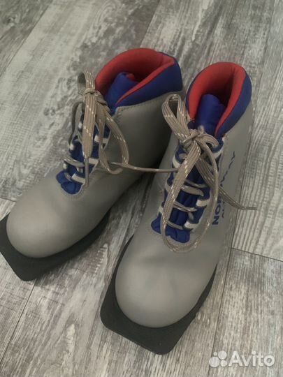 Лыжные ботинки р 35