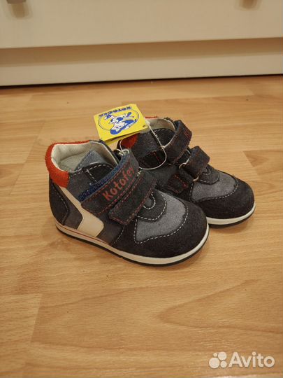 Кроссовки Котофей новые 21