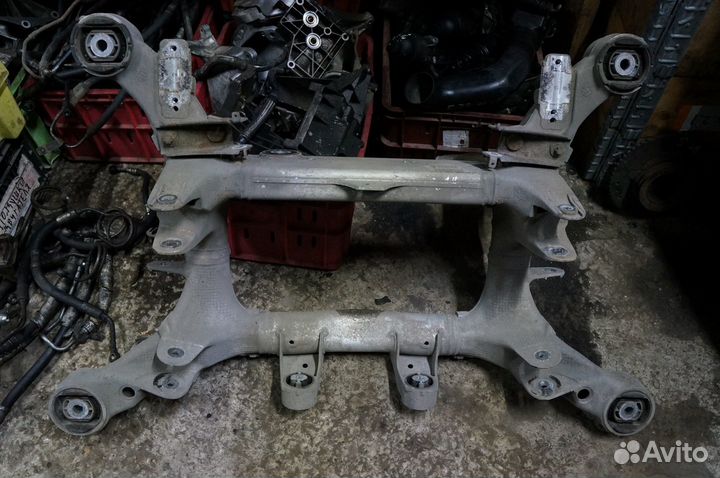 BMW F01 задний подрамник