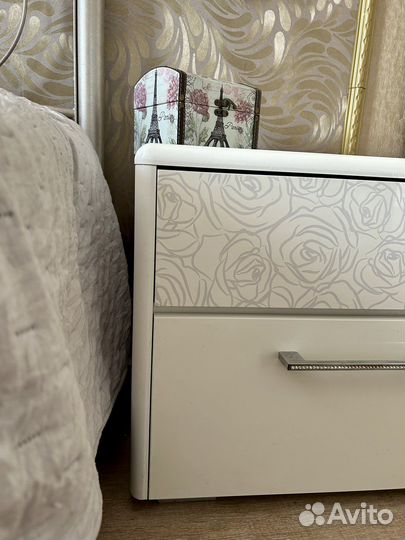 Тумба прикроватная белая