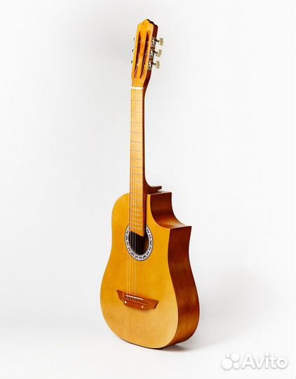 Акустическая гитара с вырезом