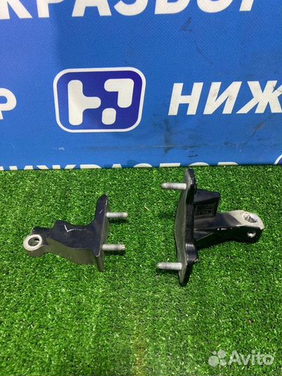 Петля двери передняя правая Mercedes Glc W253