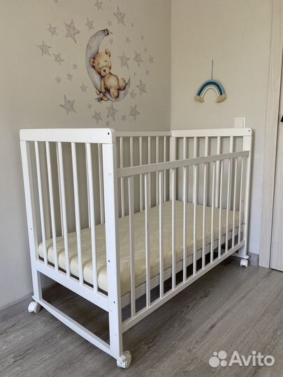 Детская кроватка с матрасом