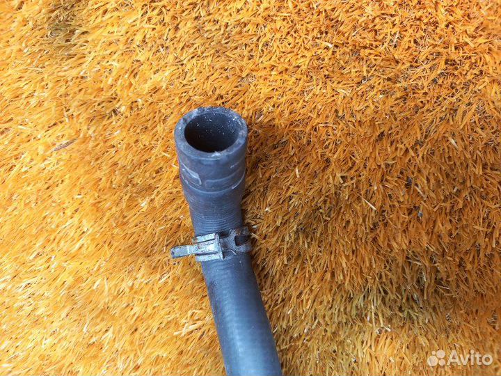 Патрубок системы охлаждения Volkswagen Passat